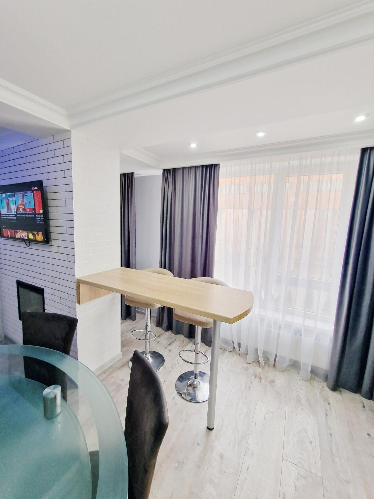 Bella White Chisinau