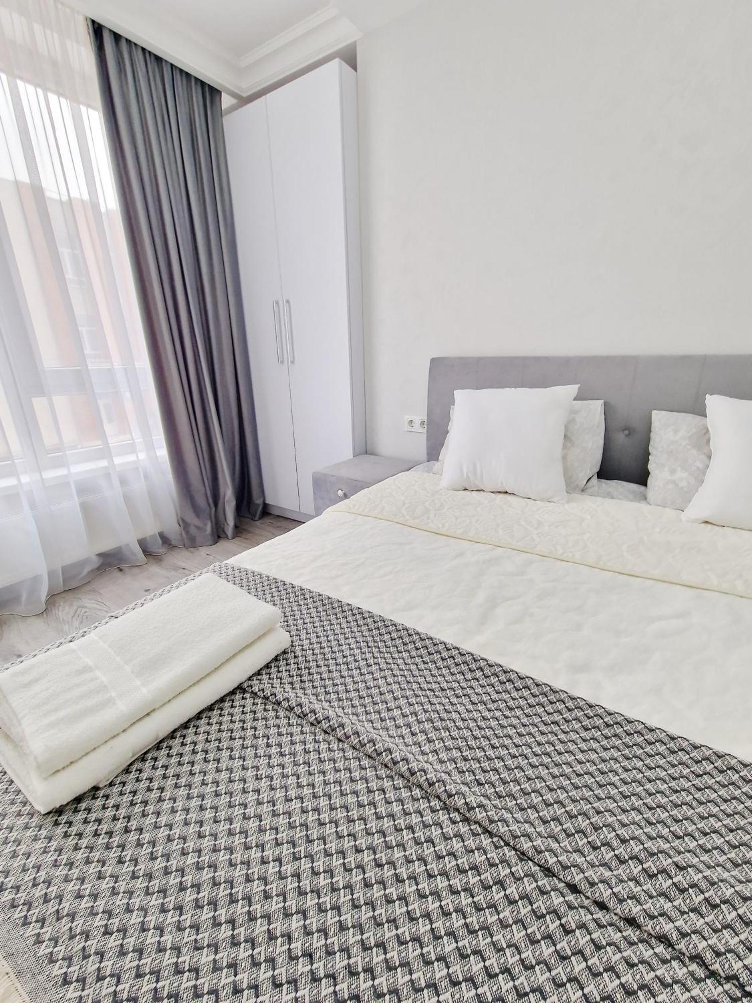 Apartament Bella White
